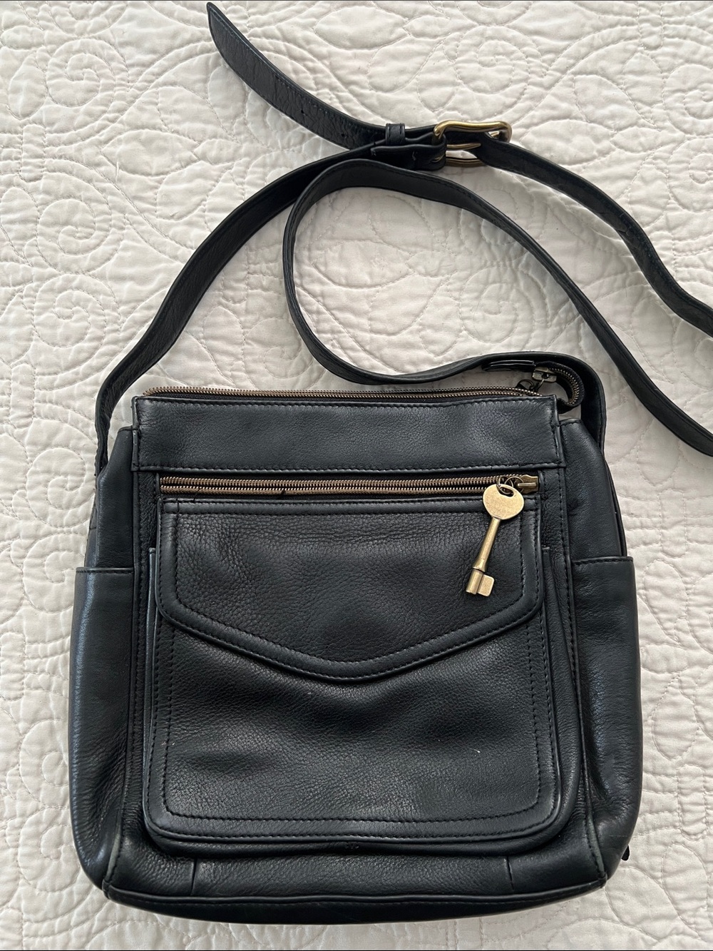Vintage black leather fossil cross body bag